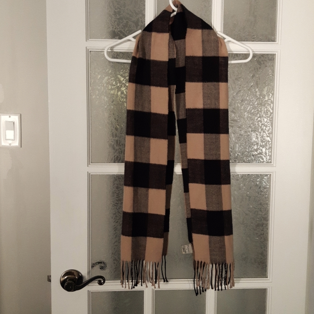 2/35$****Unisex tan and black paid scarf